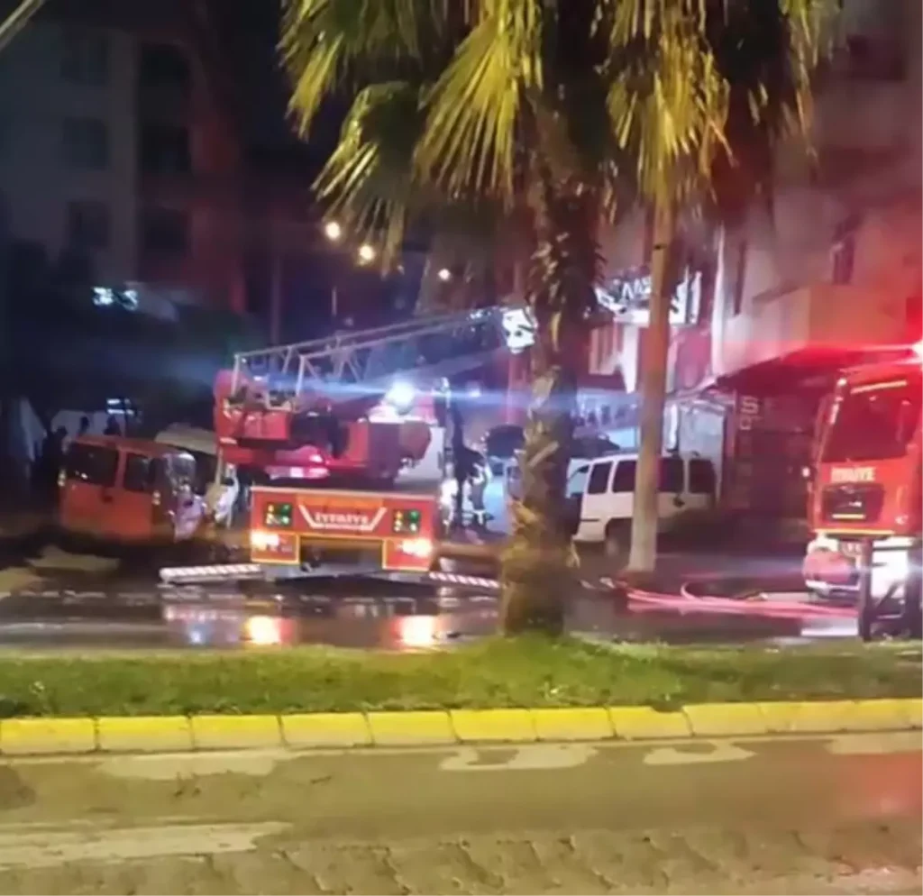 Oto Tamirhanesinde Yangın: 2 Araç Hasarlandı