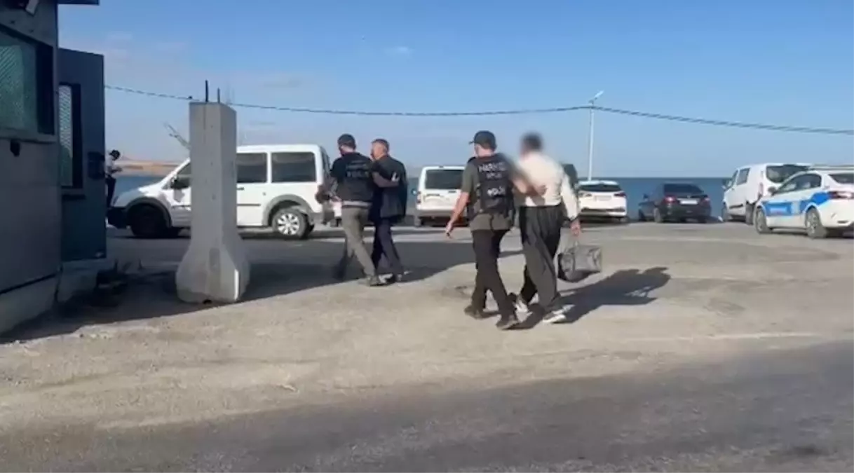 Uyuşturucu Kapitörlüğü: 2 Yabancı 1 Kilo Metamfetaminle Yakalandı