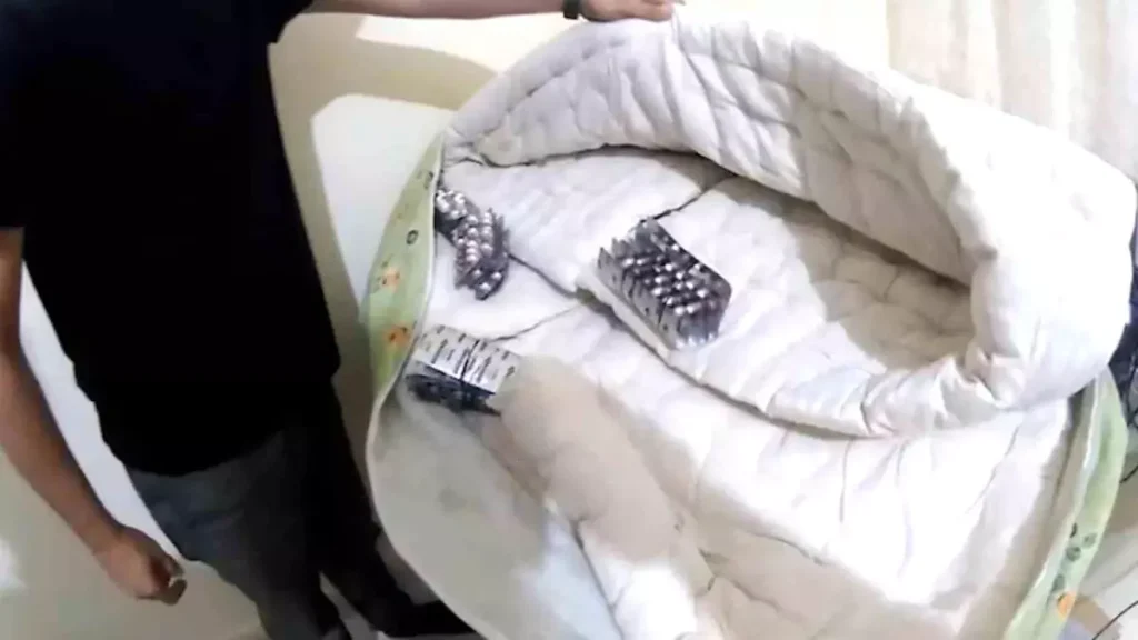 Yorganın Arasına Gizlenmiş Uyuşturucu Haplar Ele Geçirildi