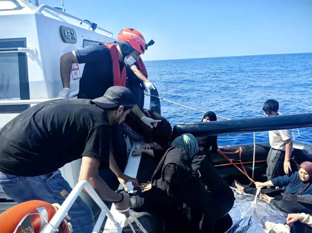 Yunanistan’ın Geri İttiği 35 Düzensiz Göçmen Kurtarıldı