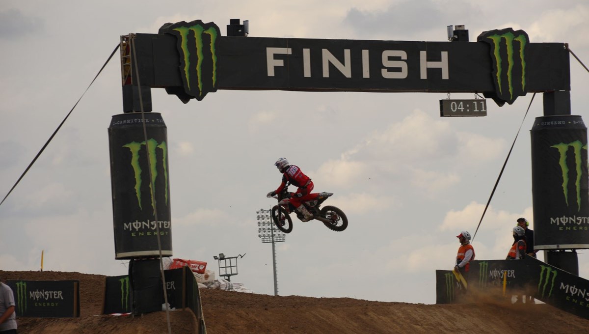 MXGP sıralama yarışları başladı