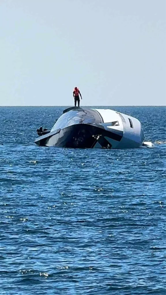 Lüks Yat Denize İndikten 15 Dakika Sonra Battı