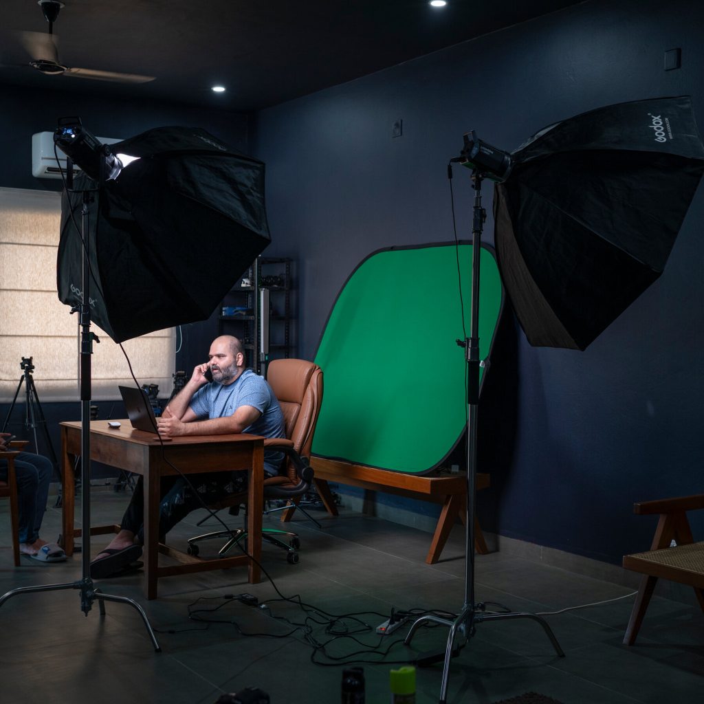 Indian Comedian Kunal Kamra Forced Offstage Amid Political Censorship