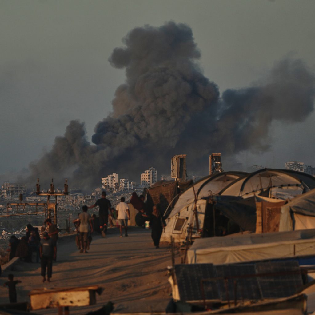 Israel Intensifies Gaza Campaign as Hamas Weighs Trump’s Peace Plan