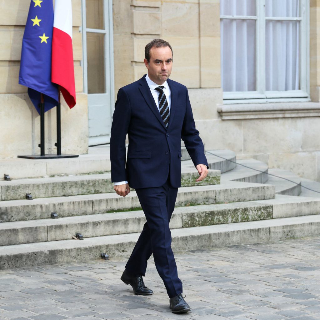 French Prime Minister Vows to Let Parliament Decide on Budget Bill