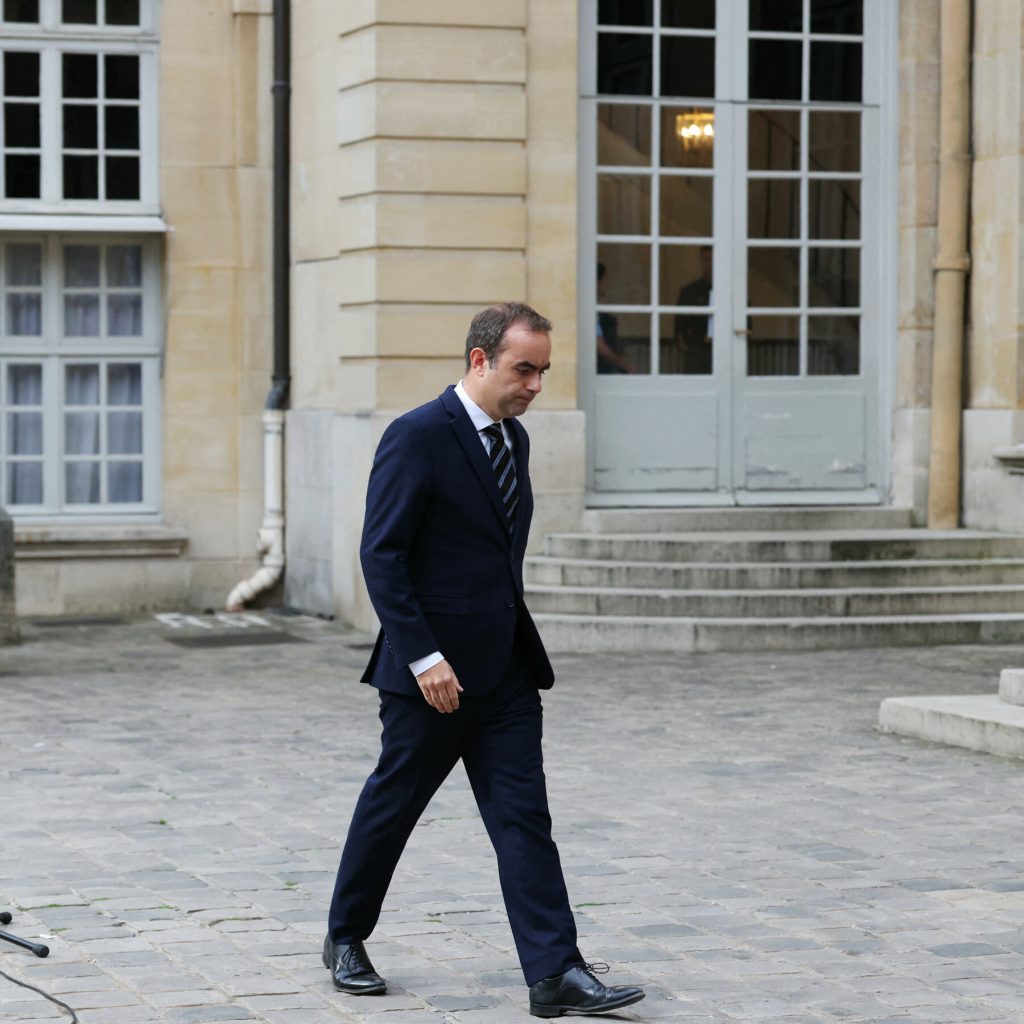 Macron Appoints French Cabinet, but Doubts Over Government’s Stability Persist