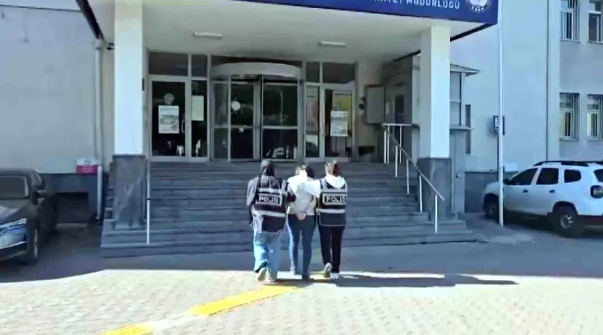 51 Yıl Hapis Cezası İle Aranan Dolandırıcı Yakalandı