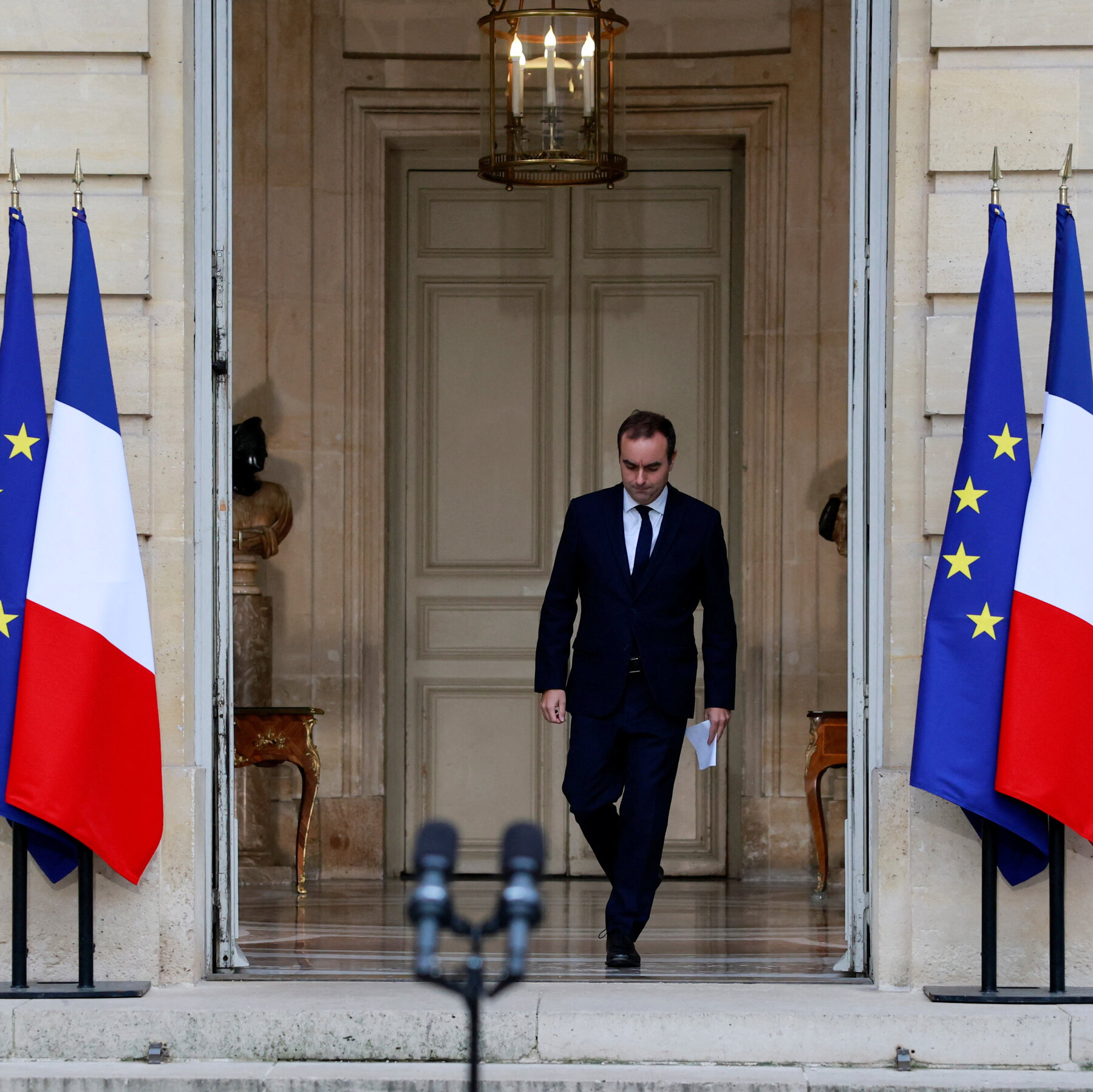 Macron’s Dubious Decision: Reappointing Lecornu Sparks Criticism and Calls for Explanation