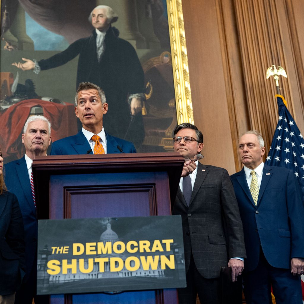 Musk Attacks NASA Leader Over Threat to Reconsider Lunar Contract