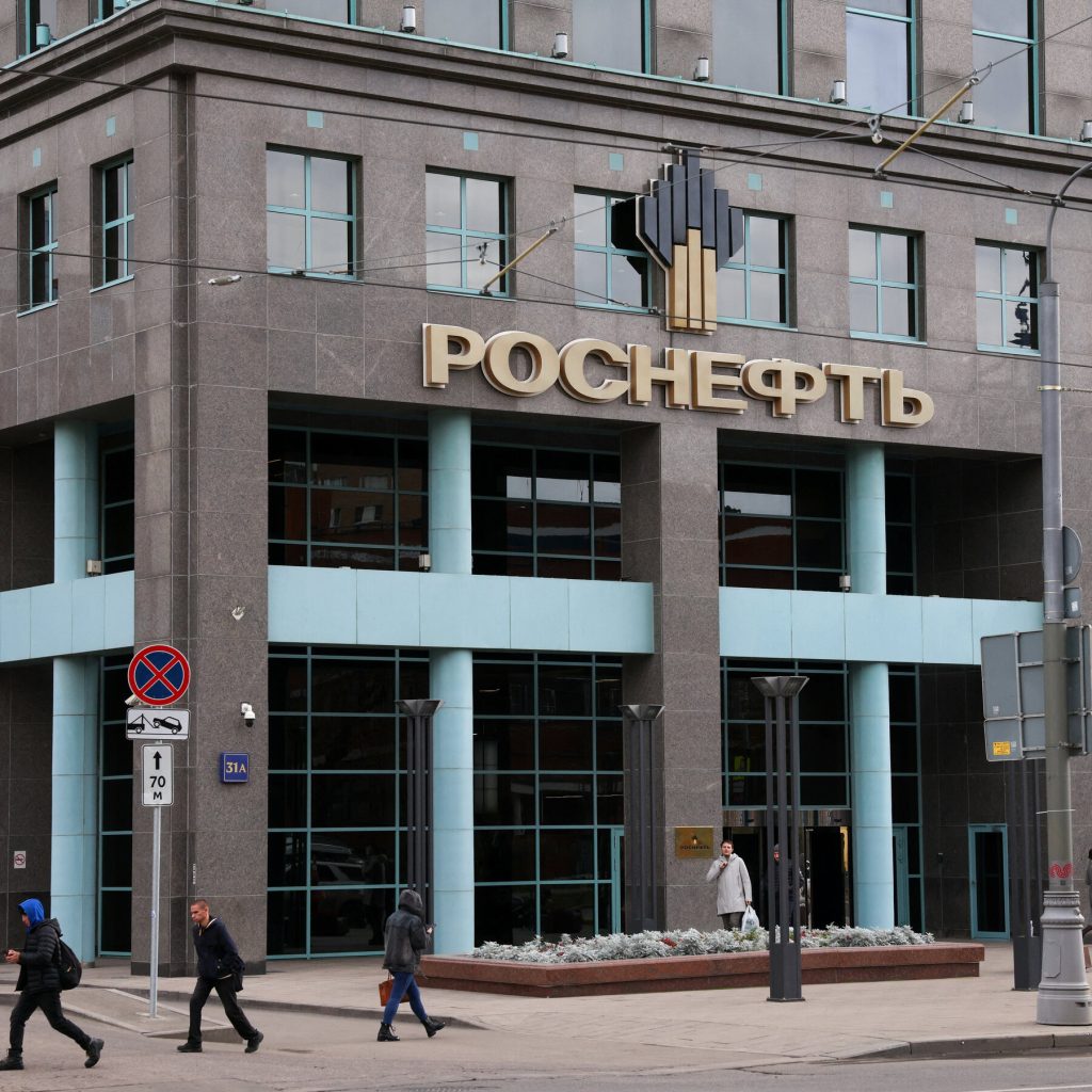 Russians Awake to Trump’s New Oil Sanctions and Largely Shrug