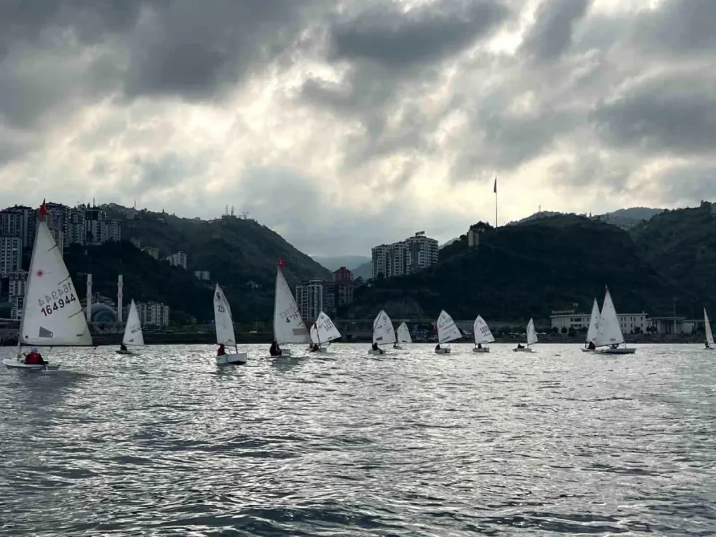 Trabzon’da Cumhuriyet Coşkusu Yelken Yarışlarıyla Yaşandı