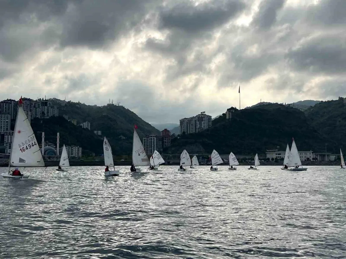 Trabzon’da Cumhuriyet Coşkusu Yelken Yarışlarıyla Yaşandı