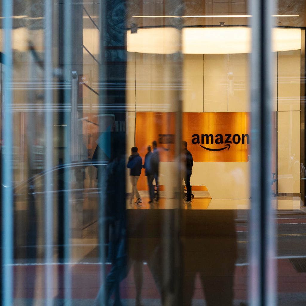 Amazon Braces for Major Cuts to Its White-Collar Work Force