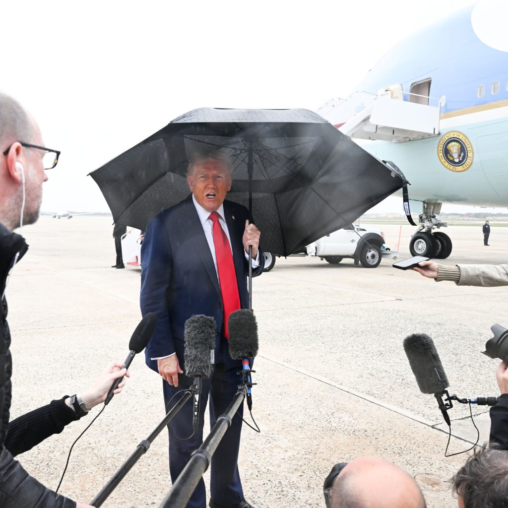 Asia Markets Fall After Trump Threatens New Tariffs on China