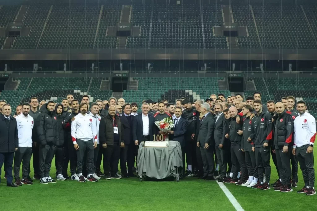 Milli Takım Kaptanı Hakan Çalhanoğlu’nun Dalya Sevinci