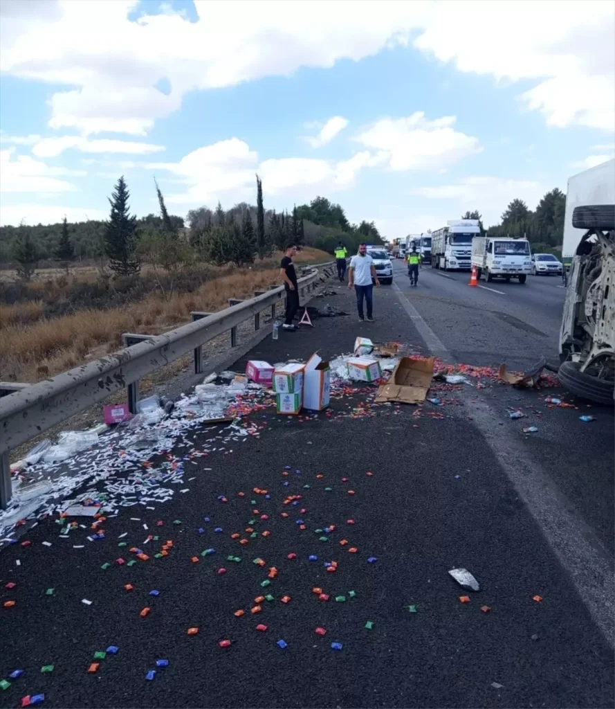 Şeker Yüklü Panelvan Devrildi: Trafik Aksadı