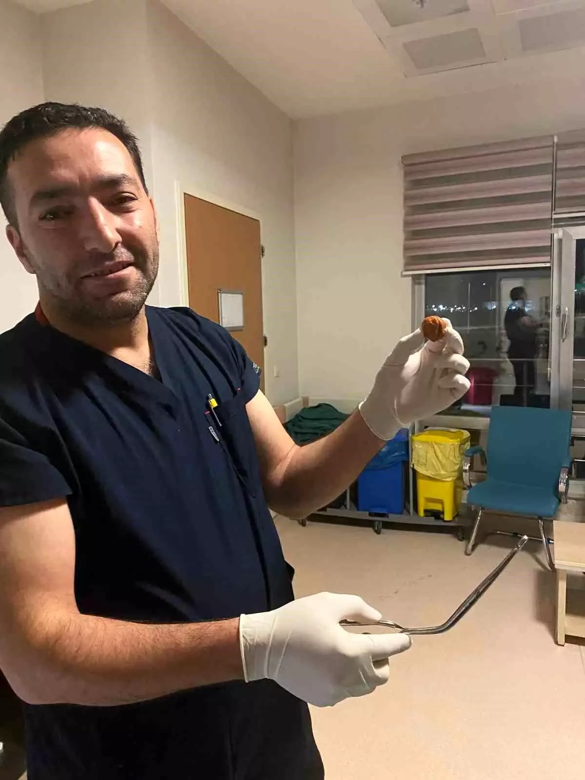 Zihinsel Engelli Kadının Yemek Borusundan Ceviz Çıkarıldı