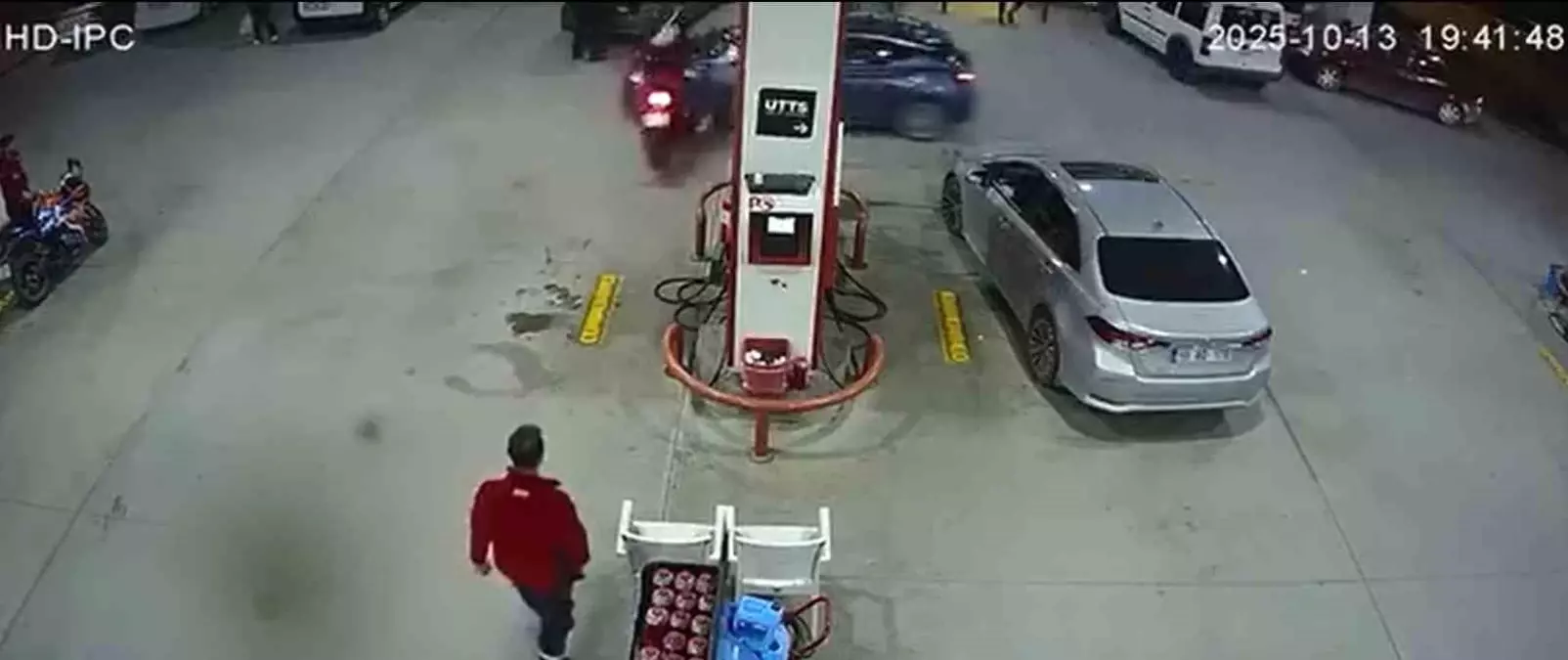 Akaryakıt İstasyonunda Korkutan Kaza Kamerada