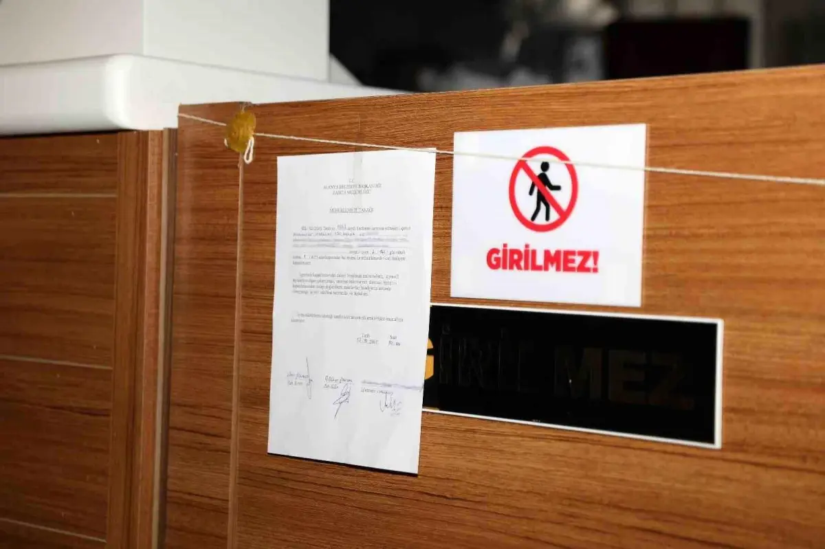 Alanya Belediyesi AVM’de Tarihi Geçmiş Ürünlere Karşı Denetim Yaptı