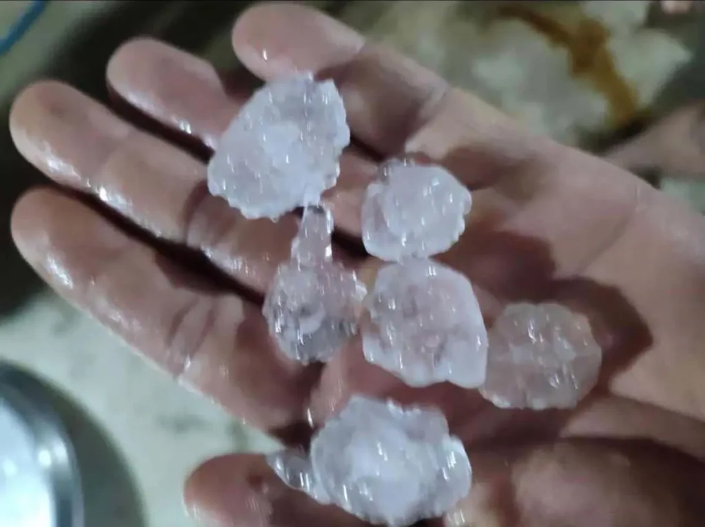 Fındık Büyüklüğünde Dolu Yağışı Alaşehir’i Etkiledi