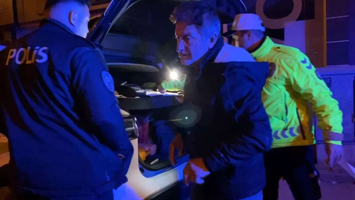 Alkollü Sürücü 1989 Model Aracını Öve Öve Bitiremedi