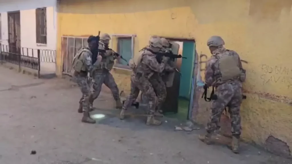 Sosyal Medyada Silahlı Paylaşımlara Yönelik Büyük Operasyon