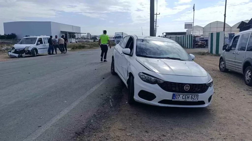 Trafik Kazası: U Dönüşü Yapan Araca Otomobil Çarptı
