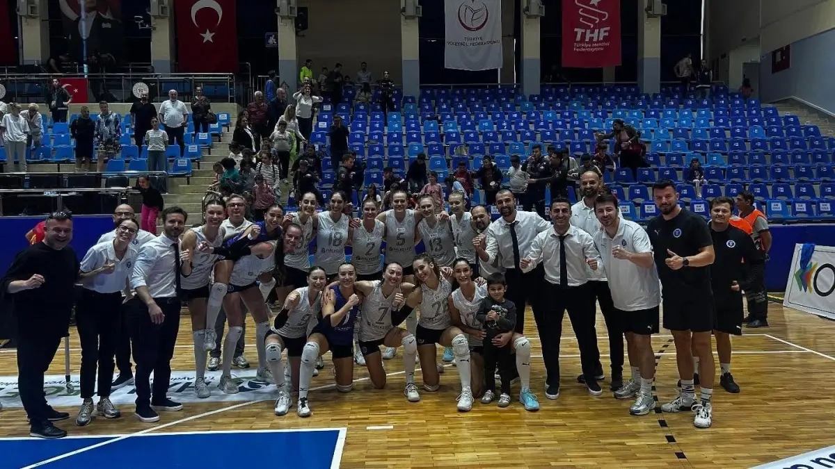 Aydın Büyükşehir Belediyespor Kadın Voleybol Takımı İlk Galibiyetini Aldı
