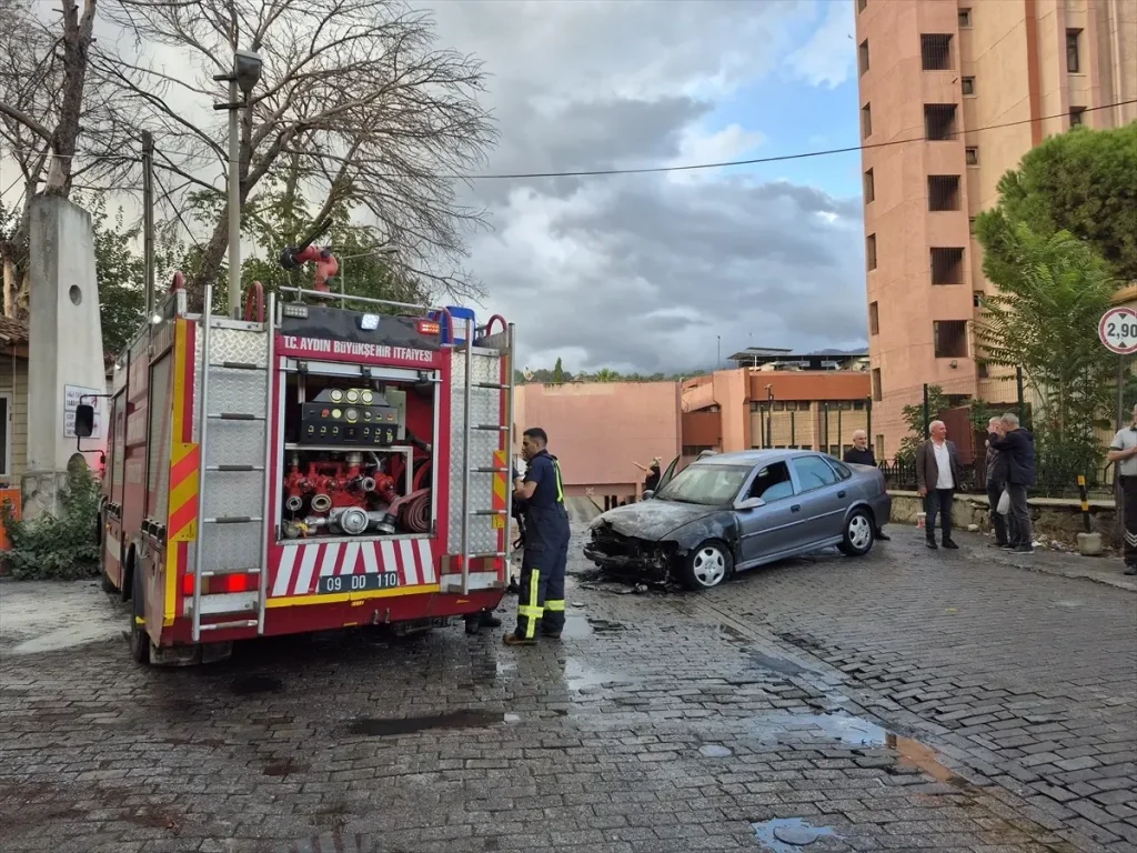 Aydın’da Seyir Halindeyken Yanan Otomobil
