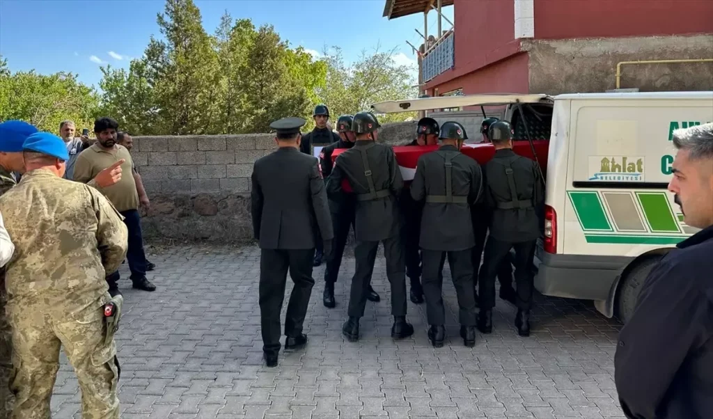 Kore Gazisi Yaşar Azap Ahlat’ta Son Yolculuğuna Uğurlandı