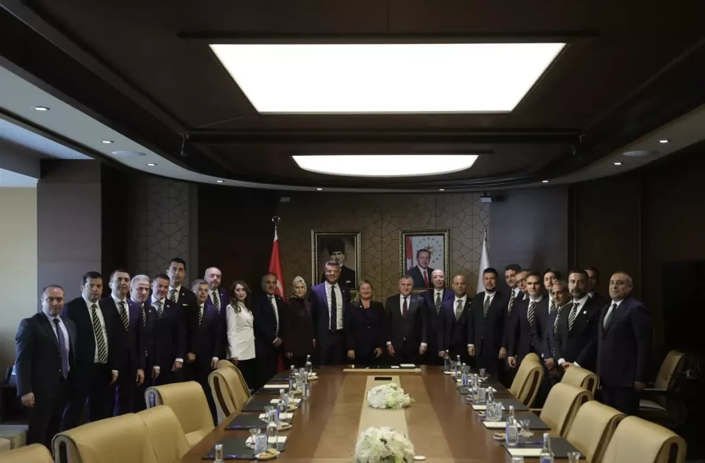 Bakan Bak, Fenerbahçe Yönetimini Kabul Etti