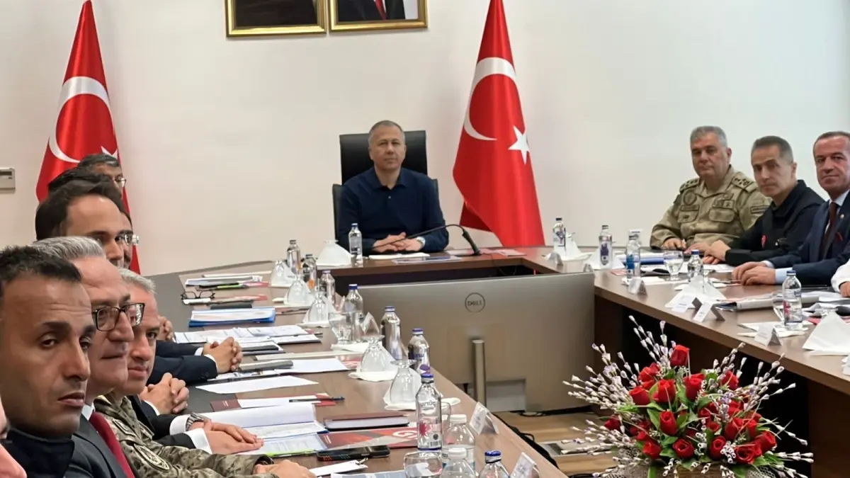 İçişleri Bakanı Yerlikaya Hakkari’de Sınır Güvenliğini İnceledi