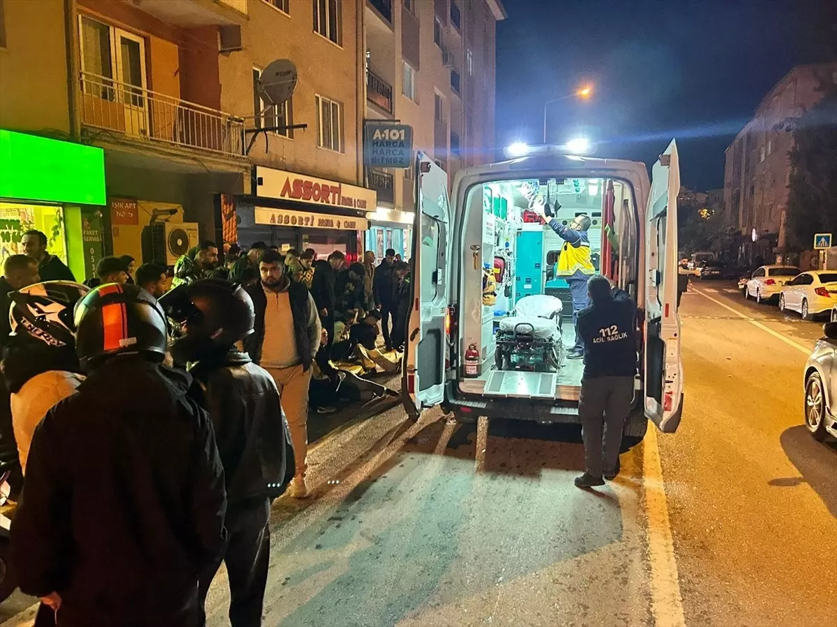 Balıkesir’de Motosiklet Yayaya Çarptı: 2 Yaralı