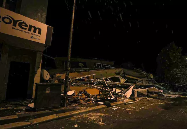 Balıkesir’de 6,1 Büyüklüğünde Deprem