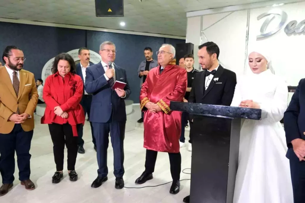 Belediye Başkanı Nikahı Kıldı