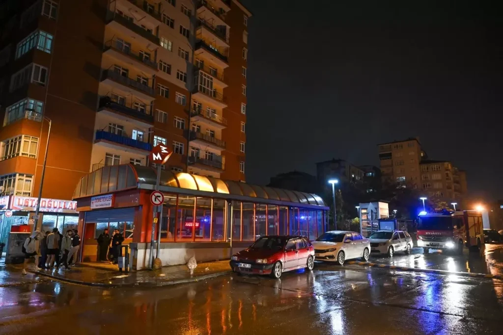 Metro İstasyonundaki Duman Paniğe Neden Oldu