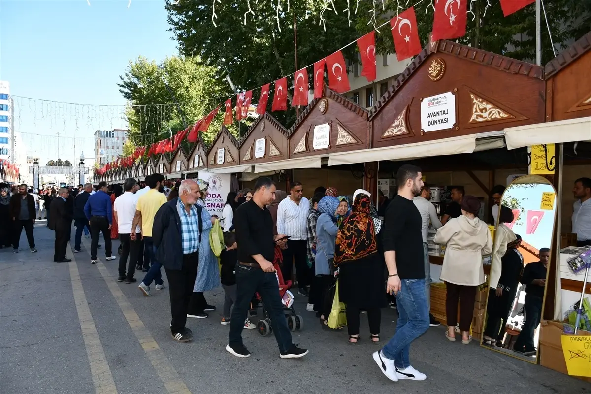 Batman’da Tekstil Fuarı Ziyaretçilere Kapılarını Açtı