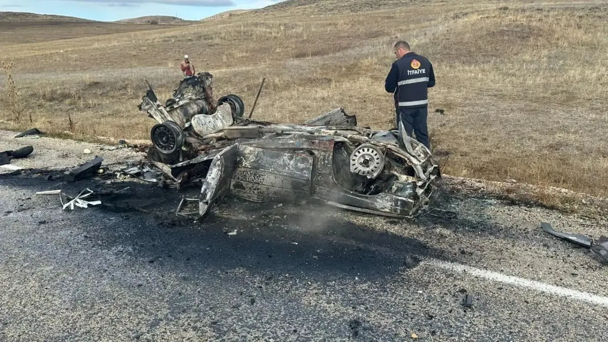 Trafik Kazasında 1 Kişi Yanarak Hayatını Kaybetti
