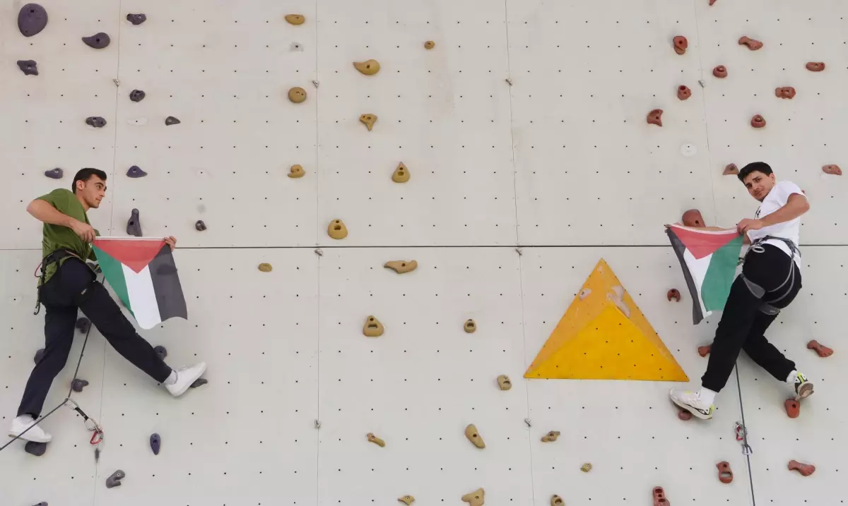 Üniversite Yeni Yıla Filistin Bayrağı ile Başladı