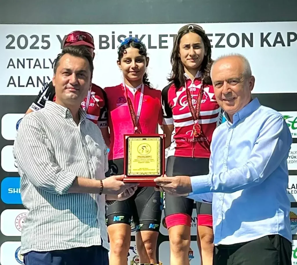 Milli Bisikletçi Buse Ertekin Rekor Kırdı