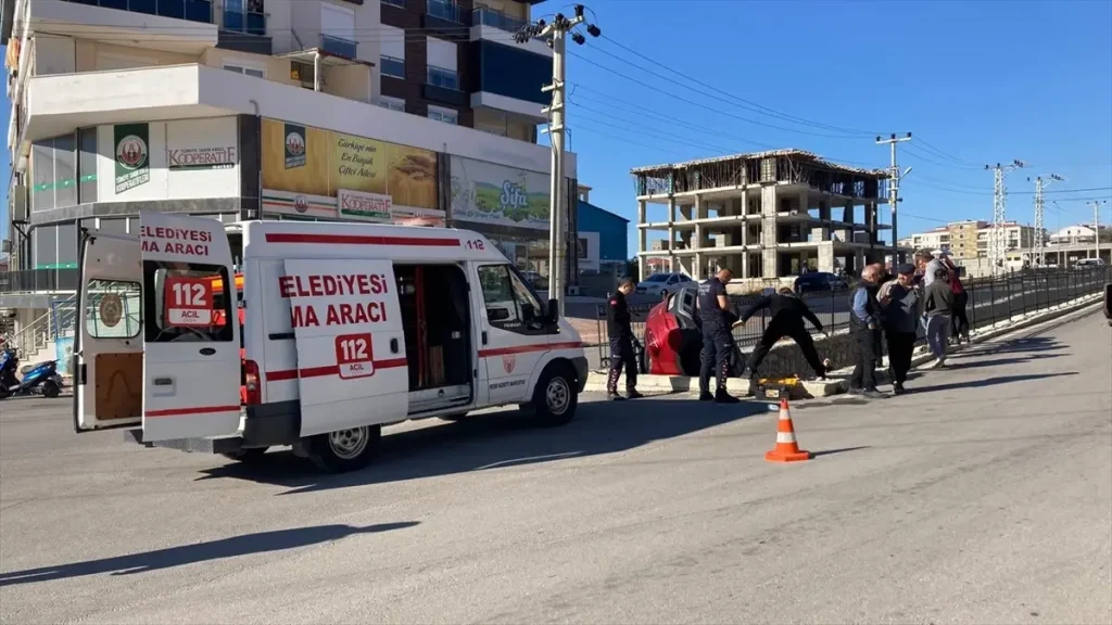 Burdur’da Dereye Devrilen Otomobilin Sürücüsü Hastanelik Oldu