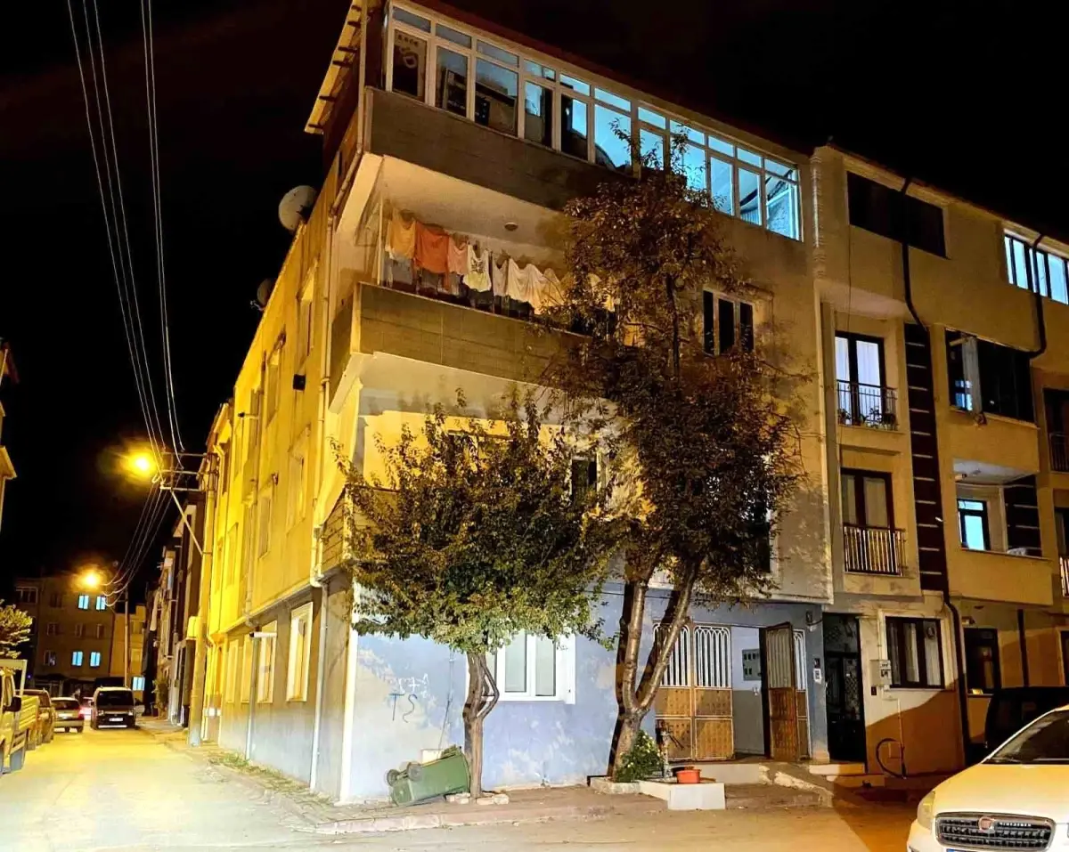 Bursa’da 3. Kattan Düşen Genç Kız Ağır Yaralandı