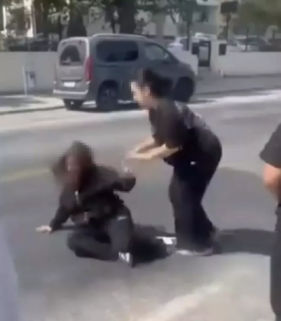 Çanakkale’de Liseli Kızlar Okul Çıkışında Kavga Etti