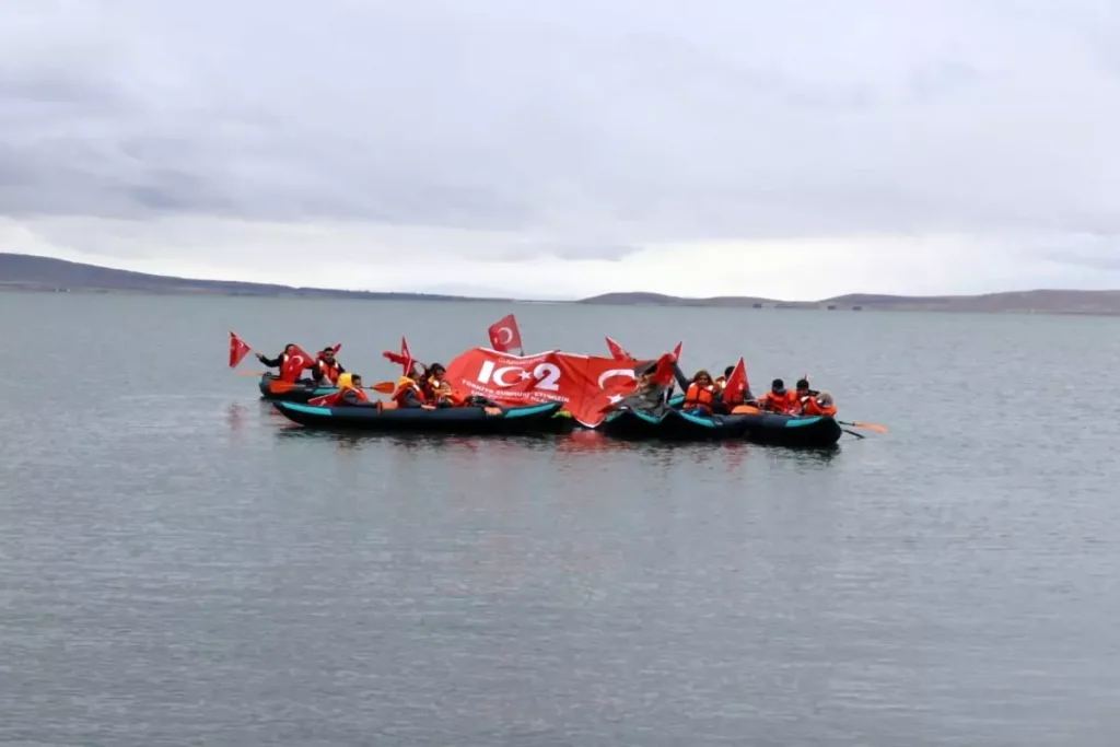 Cumhuriyet Bayramı’nda Çıldır Gölü’nde Kano Etkinliği