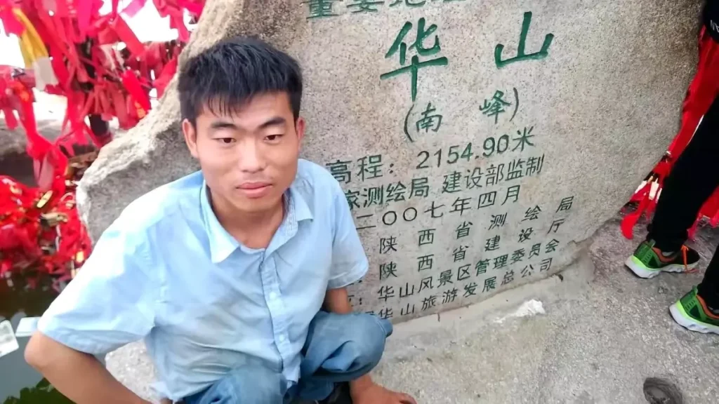 “Çinli Doktorun Sıra Dışı Hikayesi: Dilençilikten Hekimlik Zirvesine”