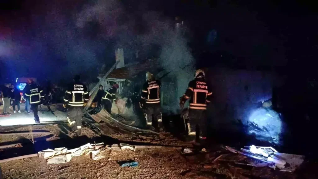 Çorum’da Müstakil Ev Yangınında 7 Kişi Dumandan Etkilendi