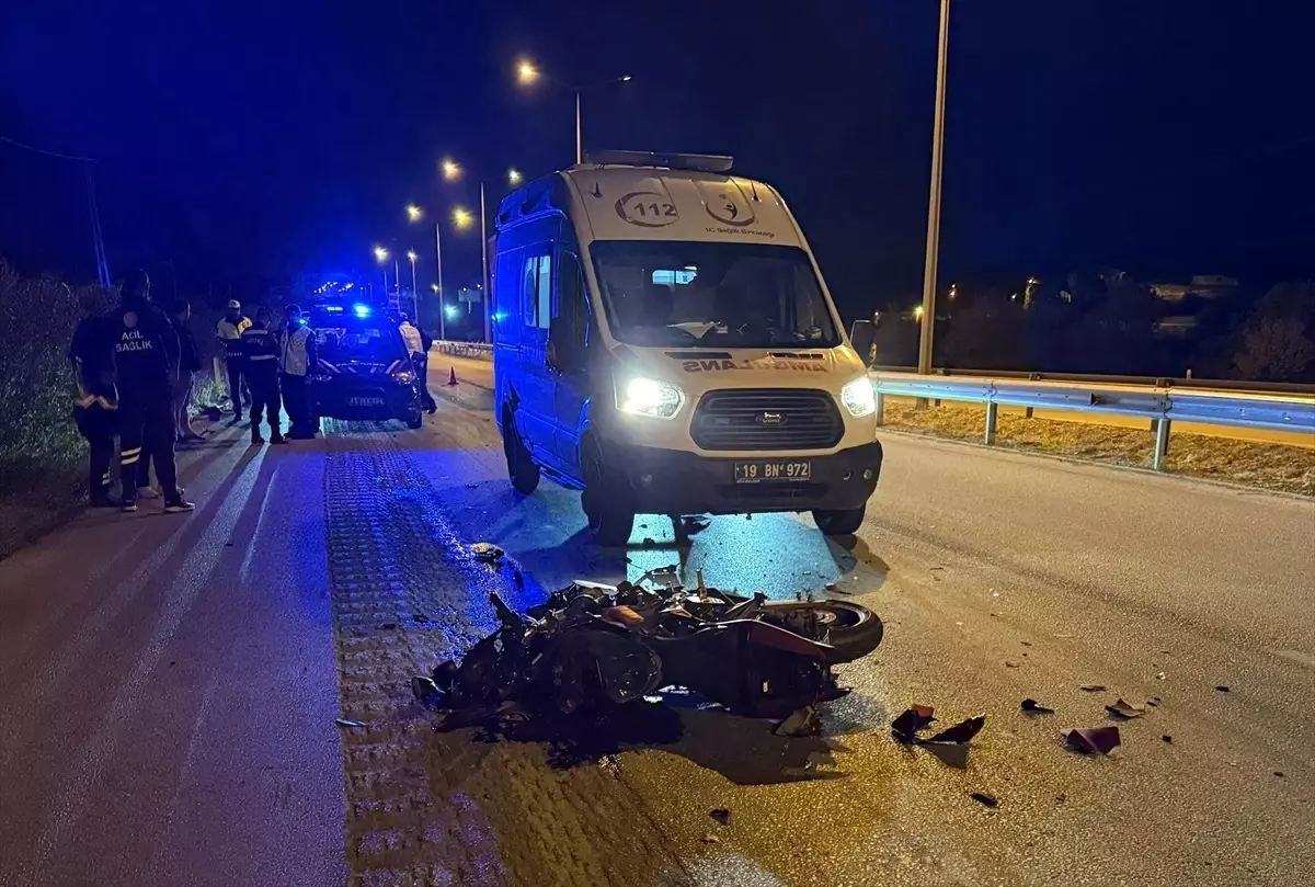 Motosiklet Sürücüsü Tırla Çarpışarak Hayatını Kaybetti
