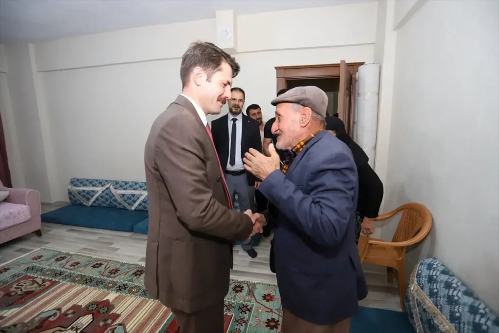 Yaşlılarla Buluşma: Çukurca Kaymakamı’ndan Önemli Ziyaret