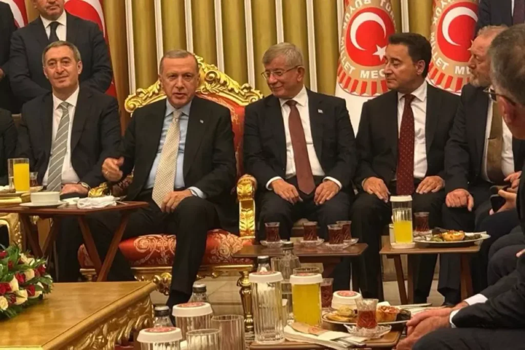 Liderler Zirvesi Meclis’te Gerçekleşti