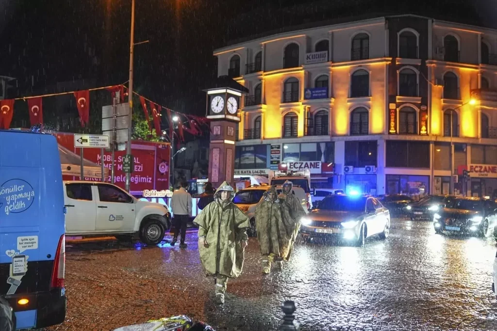 Deprem Bölgesinde Sağanak Çalışmaları Olumsuz Etkiliyor